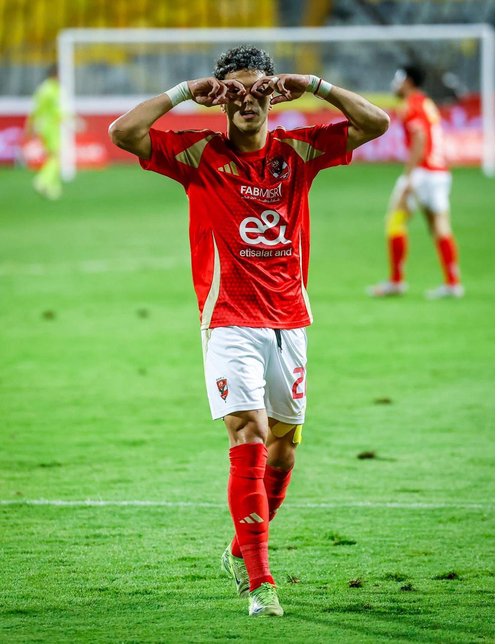 إمام عاشور لاعب الأهلى