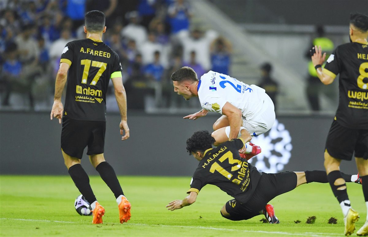 الوحدة ضد الهلال