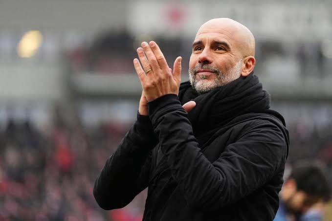  جوارديولا المدير الفني لنادى مانشستر سيتي 