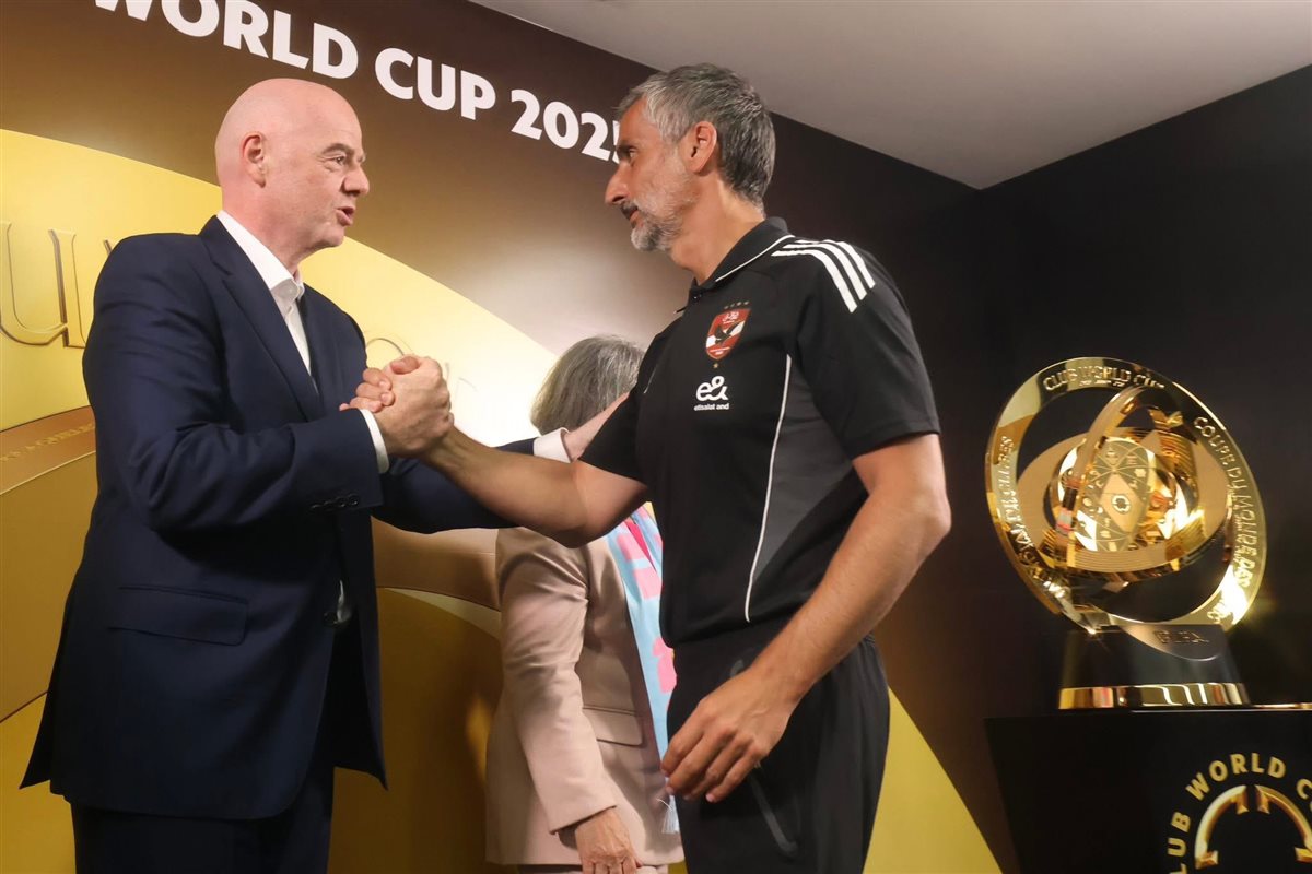 رئيس الاتحاد الدولي لكرة القدم موقع اوفسايد 