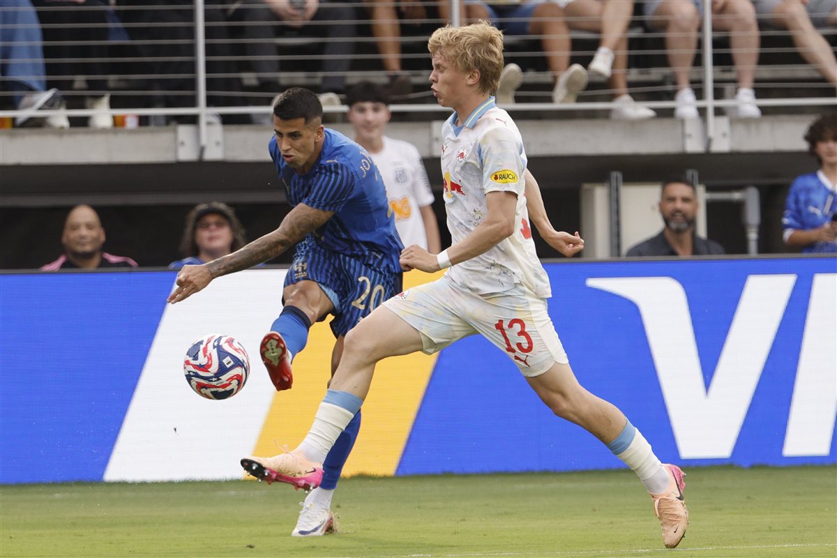 الهلال ضد سالزبورج