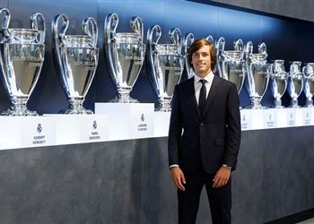 ألفارو كاريراس لاعب الفريق الأول لكرة القدم بنادي ريال مدريد الإسباني
