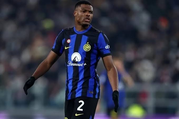 الهولندي دينزل دومفريس، لاعب إنتر ميلان الإيطالي.