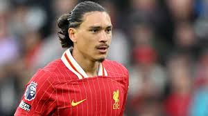 داروين نونيز لاعب نادي ليفربول الإنجليزي