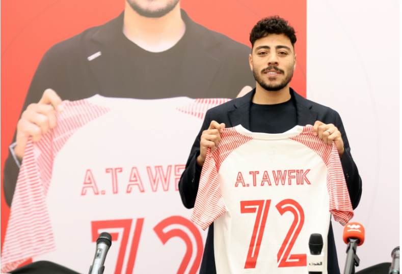 أكرم توفيق لاعب الفريق الأول لكرة القدم بنادي الشمال القطري