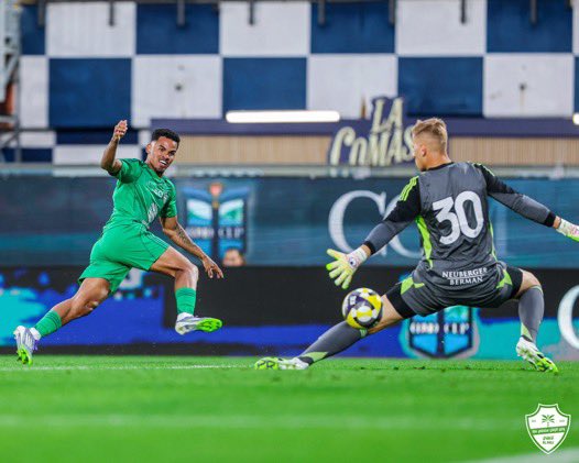 الأهلي ضد كومو