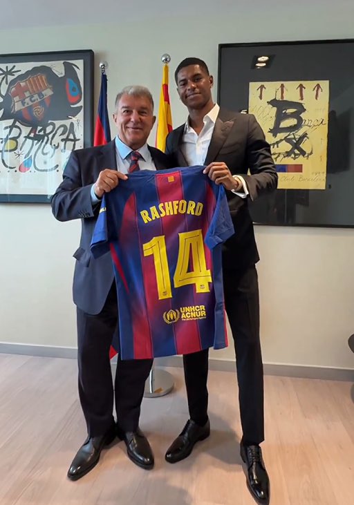 ماركوس راشفورد يرتدي القميص رقم 14 في برشلونة