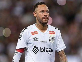 نيمار دا سيلفا لاعب الفريق الأول لكرة القدم بنادي سانتوس البرازيلي&nbsp;