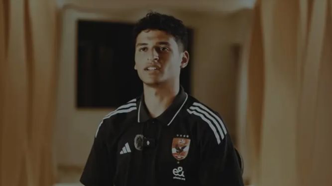 محمد عبد الله لاعب الفريق الأول لكرة القدم بالنادي الأهلي