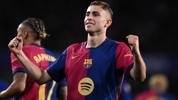فيرمين لوبيز لاعب نادي برشلونة