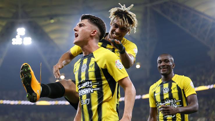 أوناي هيرنانديز لاعب اتحاد جدة السعودي