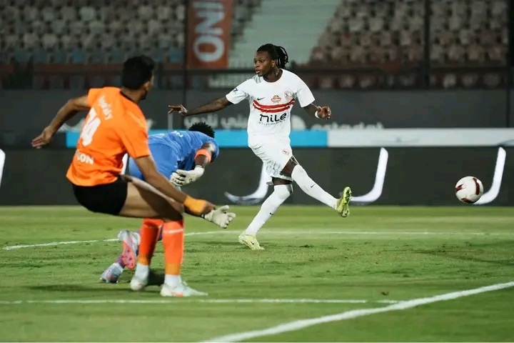 شيكو بانزا لاعب الفريق الأول لكرة القدم بنادي الزمالك 