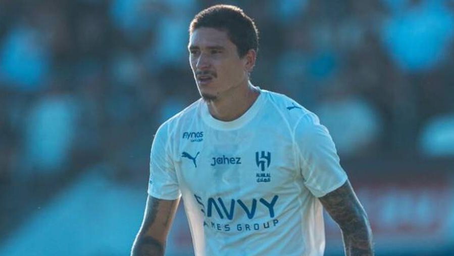 المهاجم الأوروجوياني داروين نونيز لاعب الفريق الأول لكرة القدم بنادي الهلال السعودي 