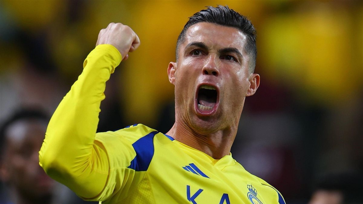 النجم البرتغالي كريستيانو رونالدو لاعب الفريق الأول لكرة القدم بنادي النصر السعودي