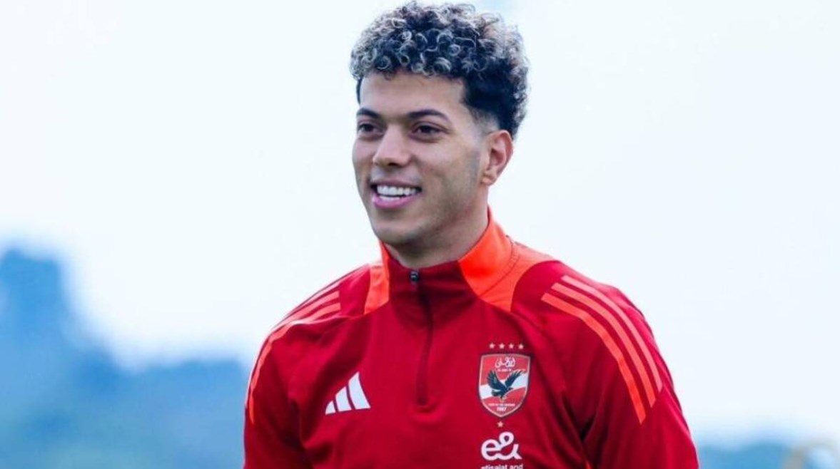 إمام عاشور لاعب خط وسط الفريق الأول لكرة القدم بالنادي الأهلي 