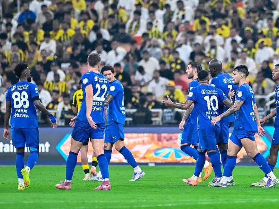 الفريق الأول لكرة القدم بنادي الهلال السعودي