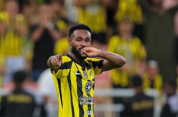 مهند الشنقيطي  لاعب الفريق الأول لكرة القدم بنادي إتحاد جدة