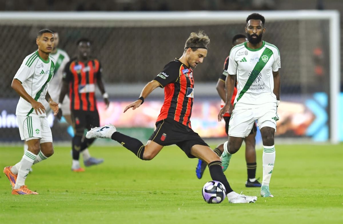 الأهلي ضد الرياض