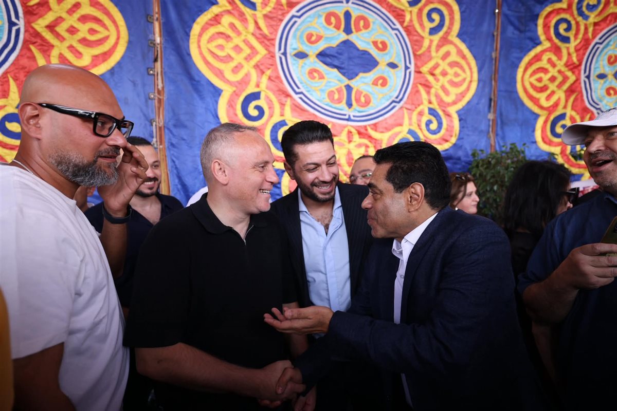طارق قنديل رفقة أسامة حسني وشريف عبد الفضيل نجوم الفريق السابقين من انتخابات النادي الأهلي