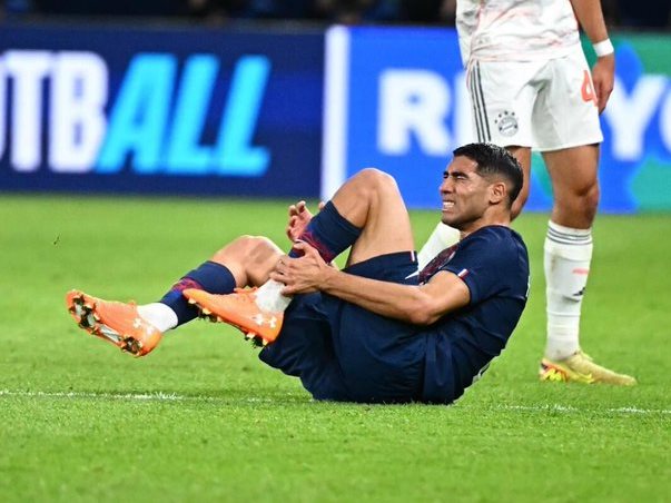 أشرف حكيمي لاعب منتخب المغرب والفريق الأول لكرة القدم بنادي باريس سان جيرمان الفرنسي