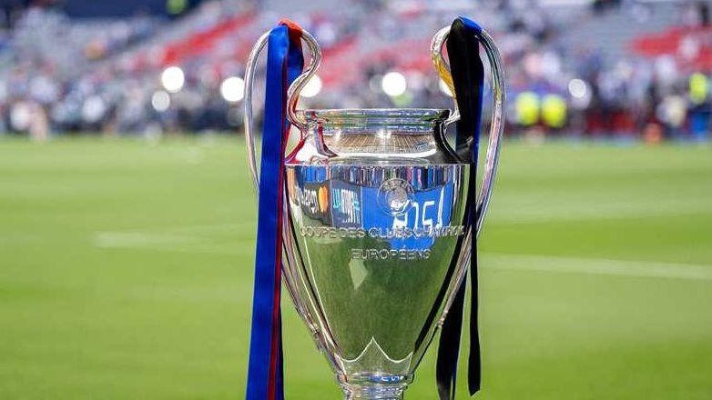 بطولة دوري أبطال أوروبا لكرة القدم والذي فاز بها باريس سان جيرمان للمرة الثانية على التوالي