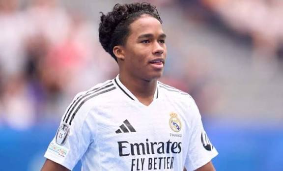 اندريك لاعب الفريق الأول لكرة القدم بنادي ريال مدريد الإسباني 