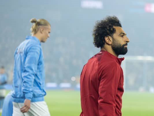 محمد صلاح لاعب فريق ليفربول الإنجليزي 