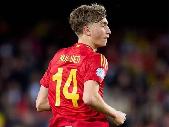 دين هويسن لاعب منتخب إسبانيا