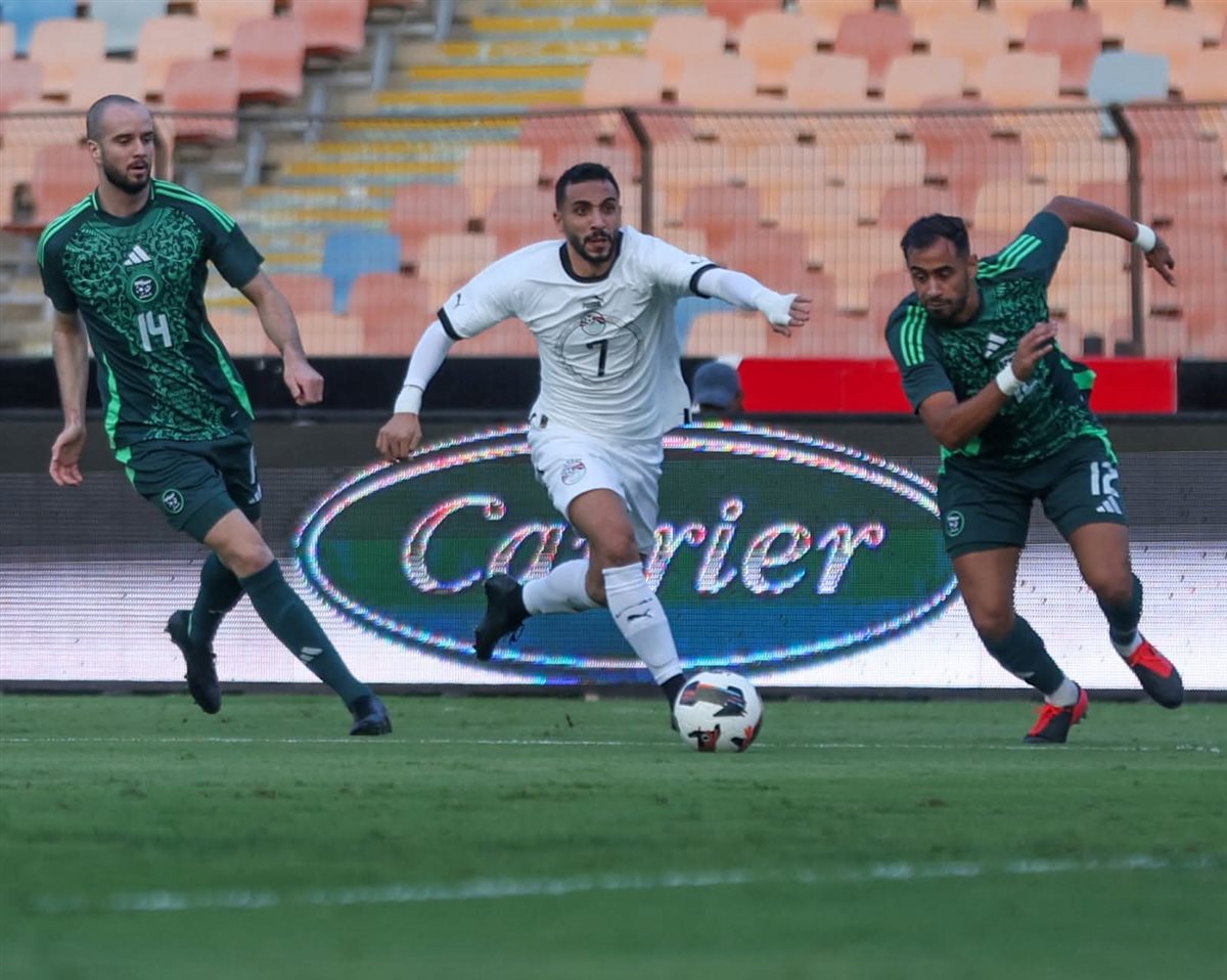 منتخب مصر والجزائر