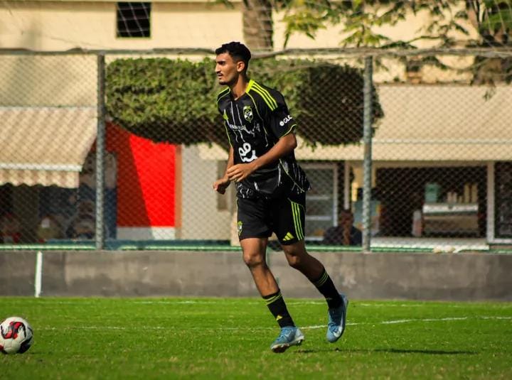 أحمد كرم لاعب الأهلي فريق 2008