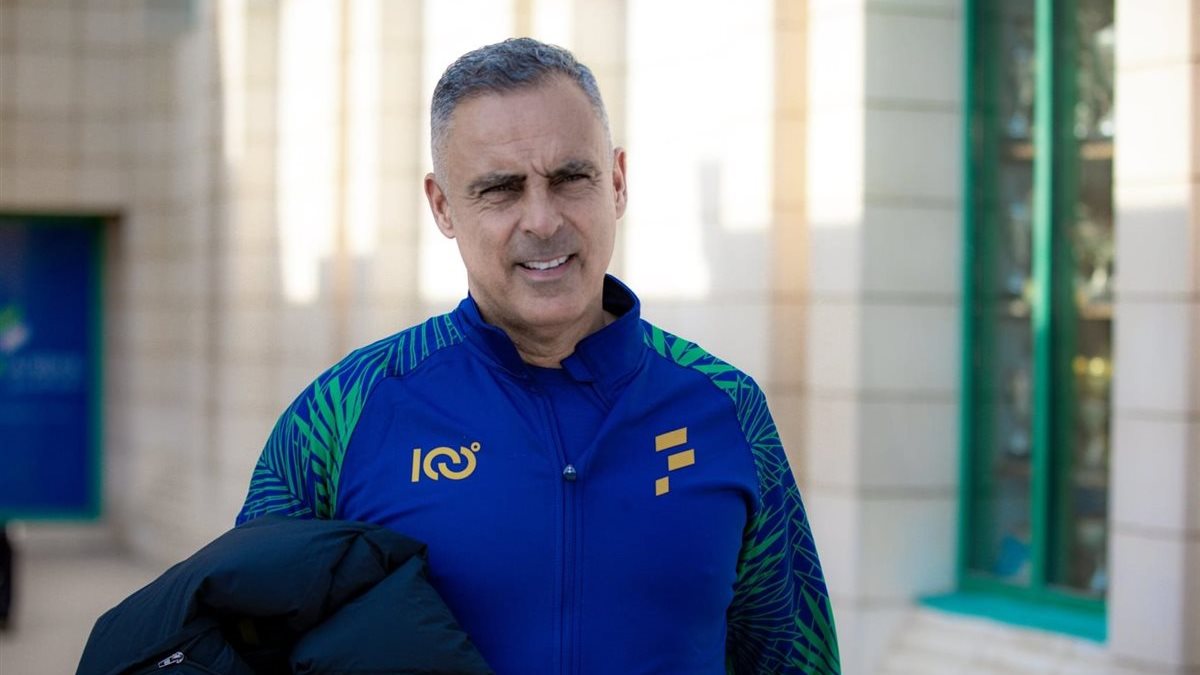 جوزيه جوميز المدير الفني السابق لأندية الفتح السعودي والزمالك المصري والذي أعلن الفريق الأول لكرة القدم بنادي الخليج عن التعاقد معه لمدة موسمين