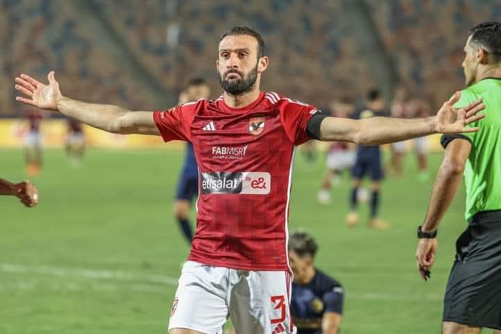 عمر كمال لاعب الفريق الأول لكرة القدم بالنادي الأهلي 