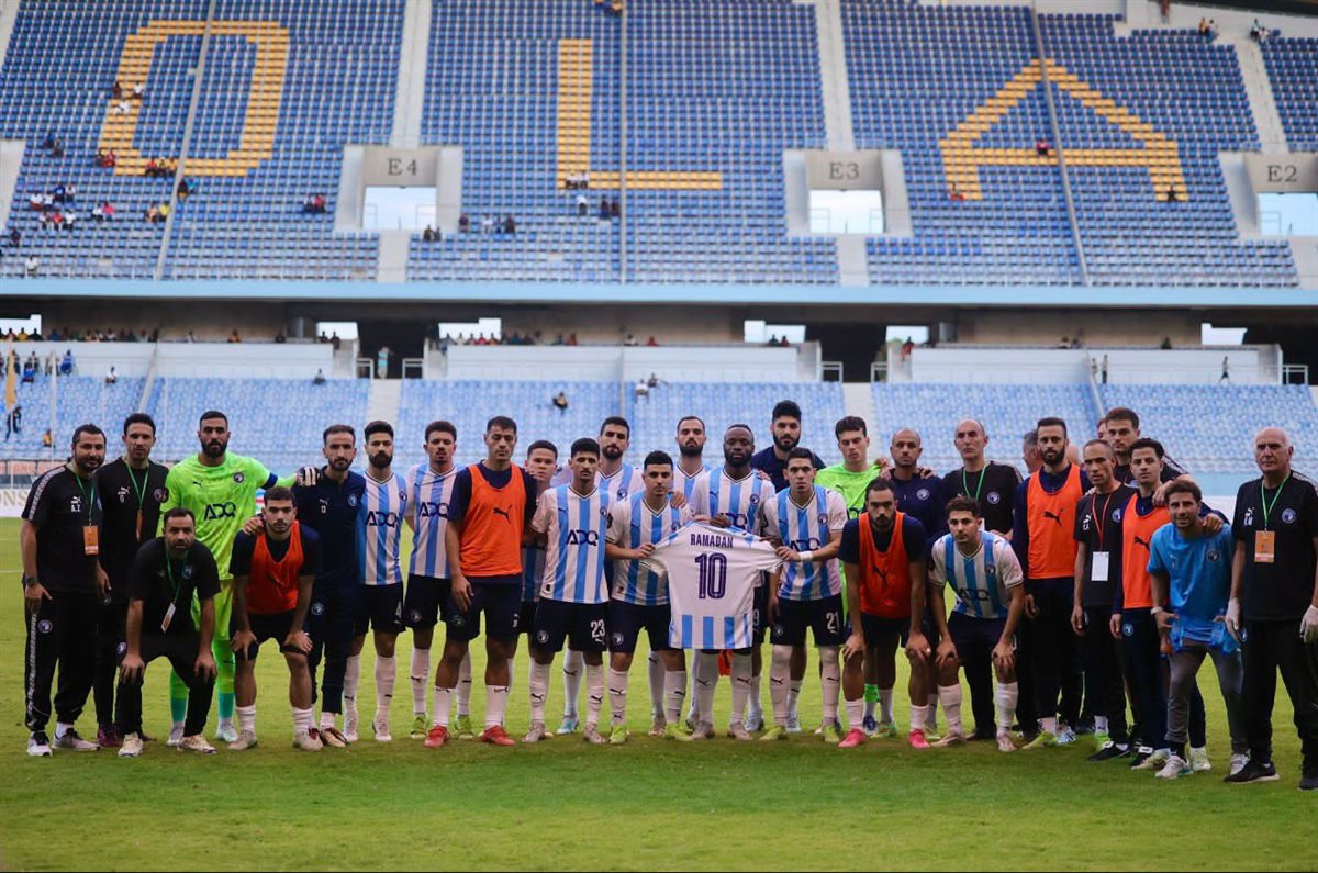 لاعبي الفريق الأول لكرة القدم بنادي بيراميدز يدعمون رمضان صبحي قبل إنطلاق لقاء باور ديناموز في دوري أبطال إفريقيا 