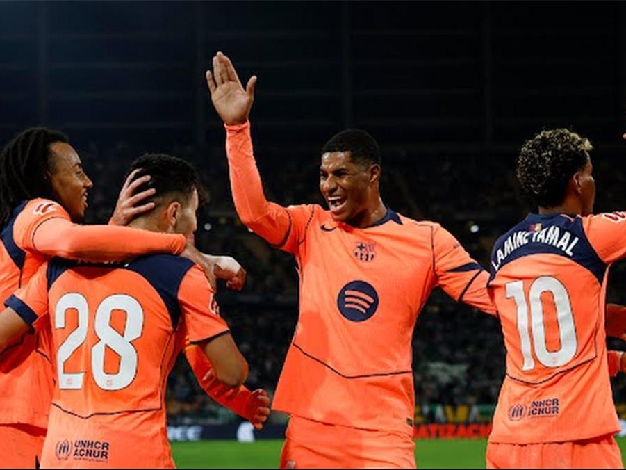 الفريق الأول لكرة القدم بنادي برشلونة الإسباني 