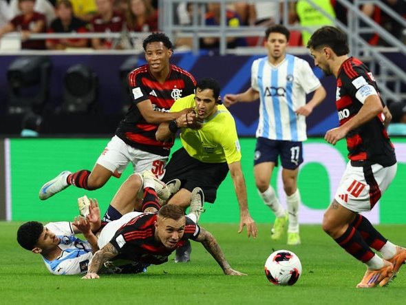 صور من مباراة بيراميدز وفلامنجو في إطار بطولة كأس الإنتركونتيننتال لكرة القدم والتي انتهت بفوز الأخير