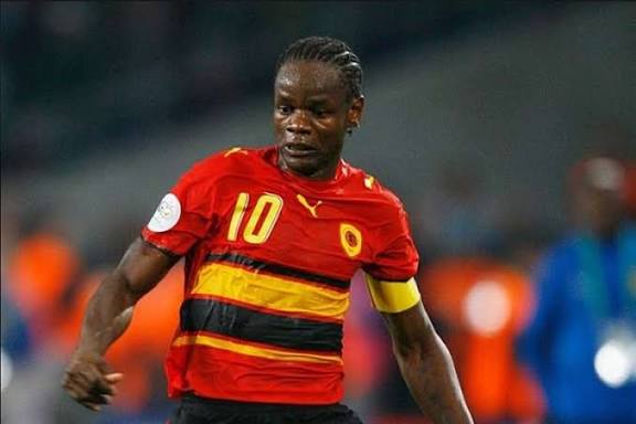 أكوا لاعب أنجولا السابق