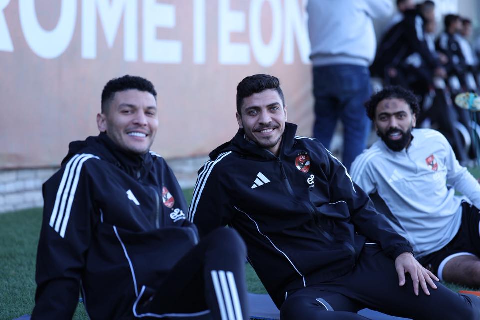 محمد شريف وحسين الشحات وأشرف داري في مران الأهلي