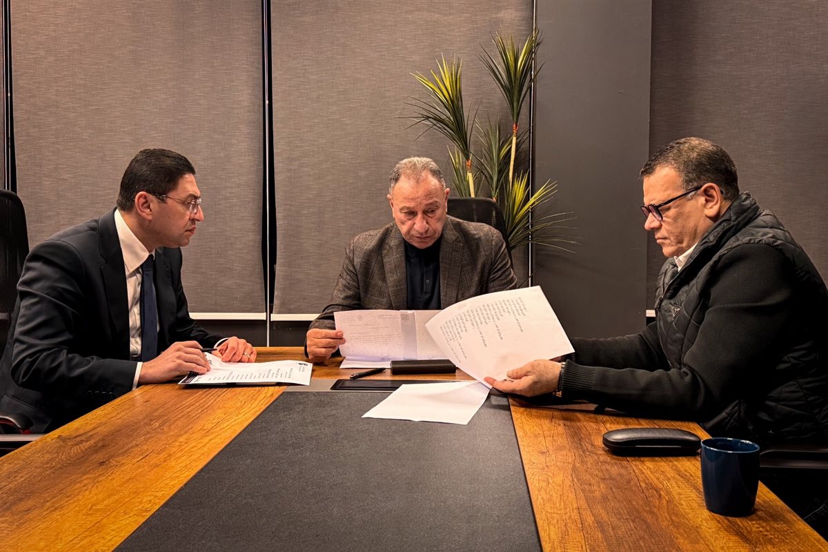 <strong>اجتماع الخطيب مع اللجنة القانونية بالنادي</strong>