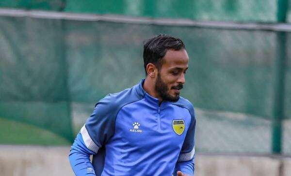 أدهم قريشي لاعب المنتخب الأردني لكرة القدم والذي تعرض للإصابة بالرباط الصليبي عقب نهاية المباراة أمام المغرب في بطولة كأس العرب&nbsp;