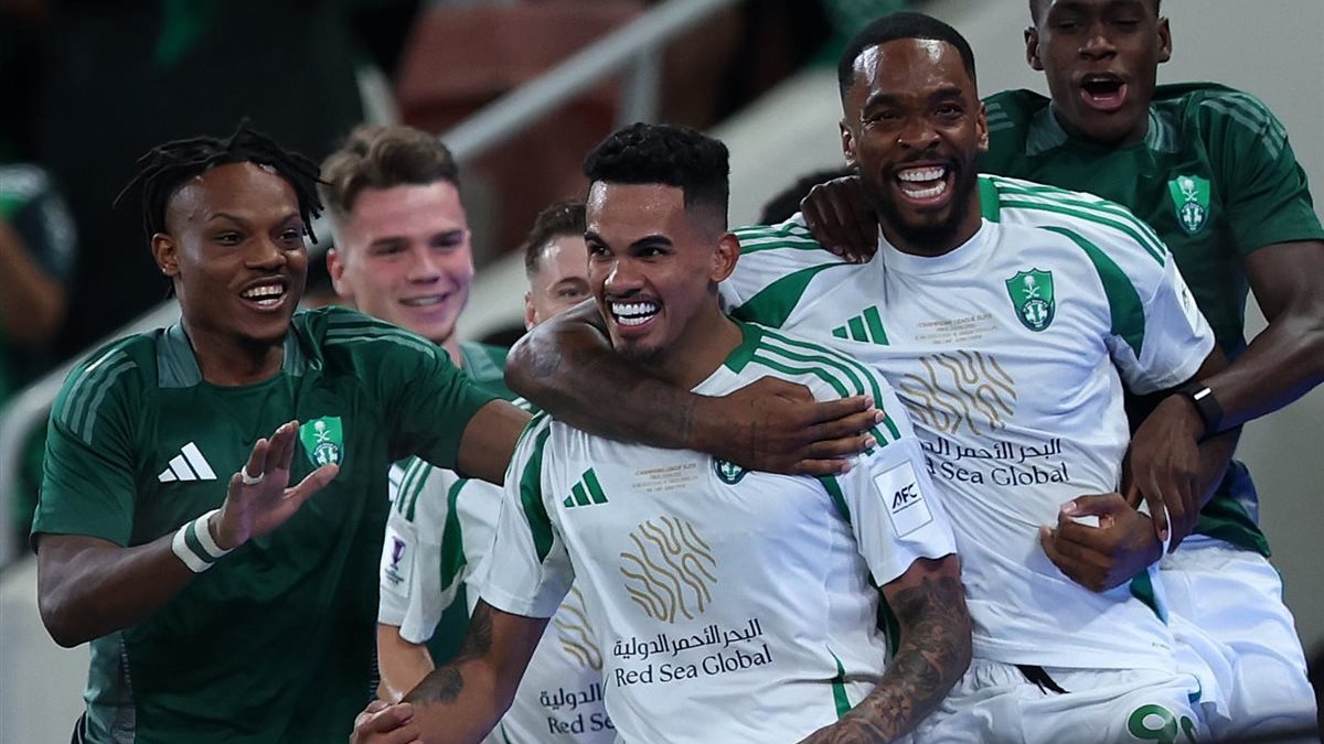 الفريق الأول لكرة القدم بنادي أهلي جدة السعودي والذي يواجه الخلود في إطار بطولة دوري روشن حيث الجولة الخامسة عشر&nbsp;