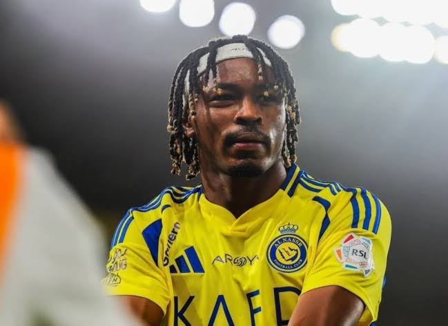 المدافع الفرنسي محمد سيماكان لاعب الفريق الأول لكرة القدم بنادي النصر السعودي