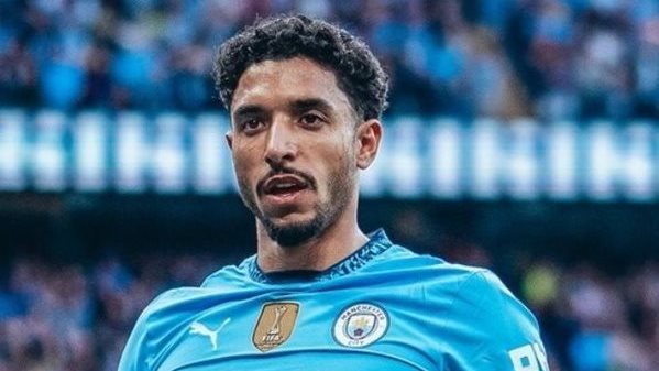 عمر مرموش لاعب الفريق الأول لكرة القدم بنادي بوروسيا دورتموند الألماني&nbsp;