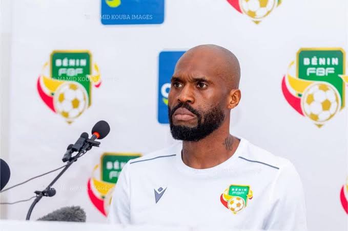 عبد الله أوزيرو لاعب منتخب بنين السابق والمدير الفني الحالي لمنتخب السيدات تحت 20 عام