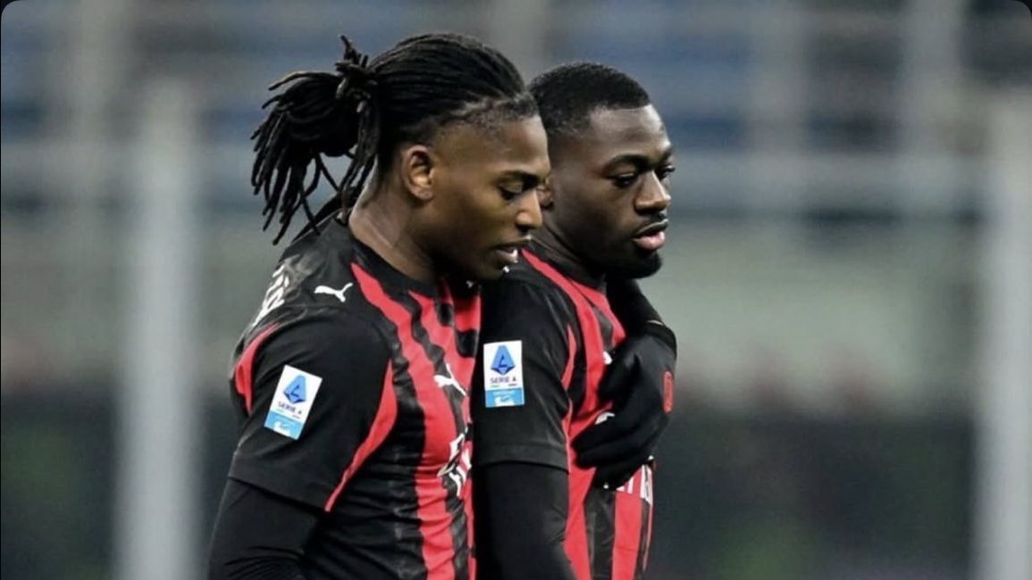 الفريق الأول لكرة القدم بنادي ميلان الإيطالي والذي يستعد لمواجهة ليتشي اليوم الأحد في تمام الساعة العاشرة إلا ربع مساءً بتوقيت القاهرة حيث بطولة الكالتشيو&nbsp;