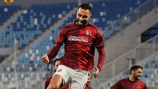 الفريق الأول لكرة القدم بنادي سيراميكا كيلوباترا والذي يستعد &nbsp;لمواجهة وادي دجلة اليوم السبت في تمام الساعة التاسعة والنصف مساء بتوقيت القاهرة