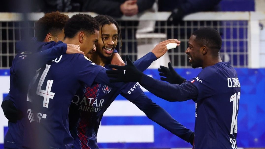 الفريق الأول لكرة القدم بنادي باريس سان جيرمان الفرنسي والذي يستعد لمواجهة مارسيليا ببطولة الدوري في تمام الساعة العاشرة إلا ربع مساءً بتوقيت القاهرة.