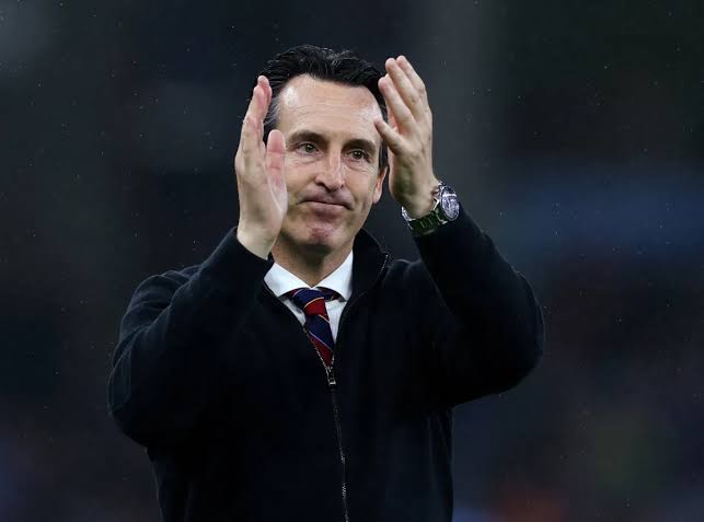 أوناي إيمري المدير الفني للفريق الأول لكرة القدم بنادي أستون فيلا الإنجليزي والمرشح لقيادة ريال مدريد الإسباني