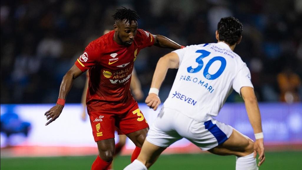 الفريق الأول لكرة القدم بنادي الهلال السعودي والذي تعادل مع شباب أهلي دبي في دوري أبطال آسيا&nbsp;