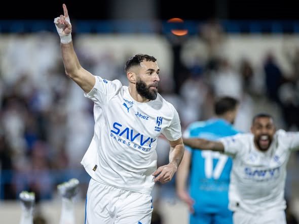 كريم بنزيما لاعب الفريق الأول لكرة القدم بنادي الهلال السعودي والذي سيفتقده الزعيم خلال المباراة القادمة