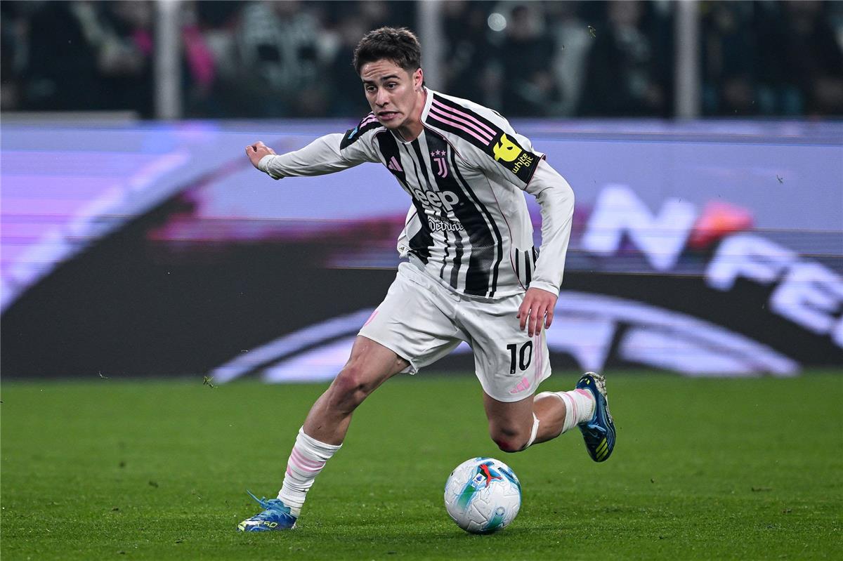 كينان يلدز لاعب الفريق الأول لكرة القدم بنادي يوفنتوس الإيطالي والذي اقترب من تمديد عقده
